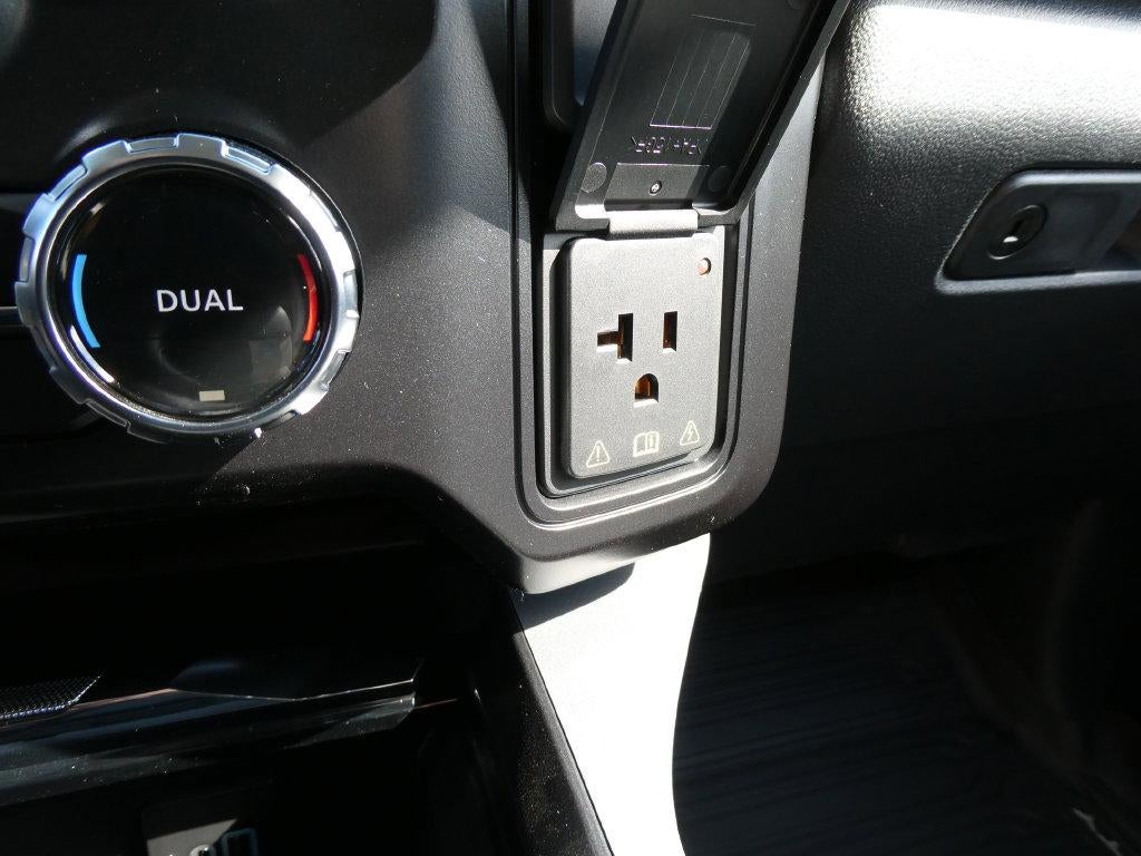 2027 Ford Super Duty F-550 DRW LARIAT 4WD Crew Cab 179" WB 60" CA