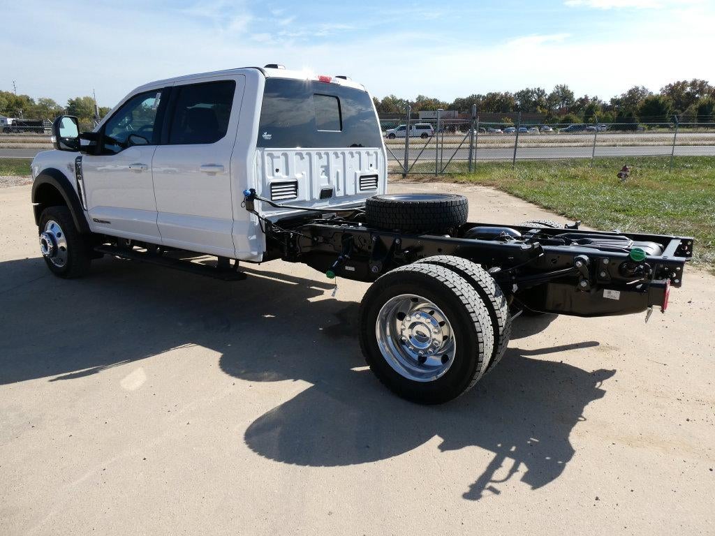 2027 Ford Super Duty F-550 DRW LARIAT 4WD Crew Cab 179" WB 60" CA