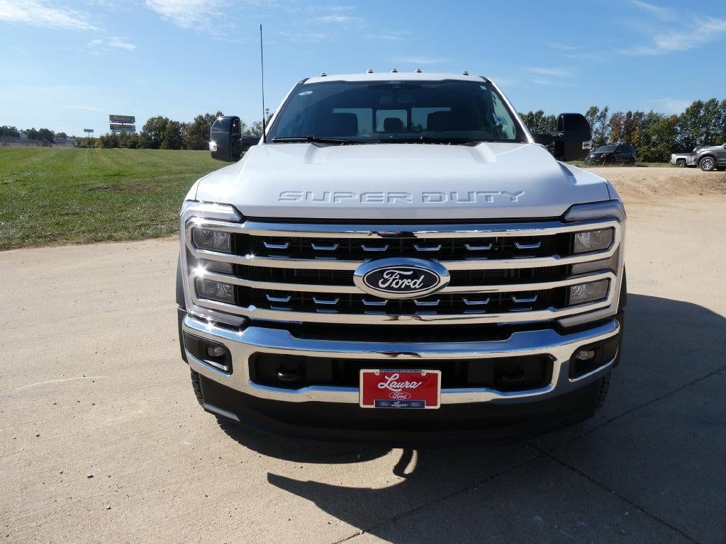 2027 Ford Super Duty F-550 DRW LARIAT 4WD Crew Cab 179" WB 60" CA