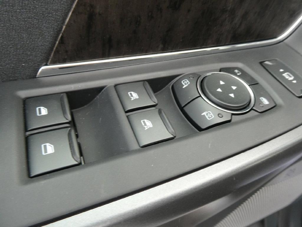 2027 Ford Super Duty F-550 DRW LARIAT 4WD Crew Cab 179" WB 60" CA