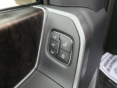 2027 Ford Super Duty F-550 DRW LARIAT 4WD Crew Cab 179" WB 60" CA