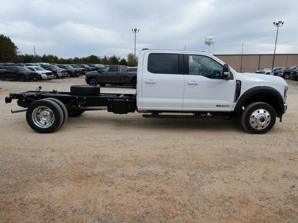 2027 Ford Super Duty F-550 DRW LARIAT 4WD Crew Cab 179" WB 60" CA