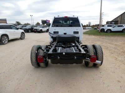 2027 Ford Super Duty F-550 DRW LARIAT 4WD Crew Cab 179" WB 60" CA