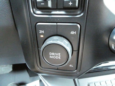 2026 Ford Super Duty F-550 DRW LARIAT 4WD Crew Cab 179" WB 60" CA