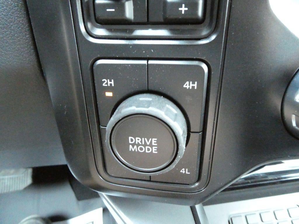 2026 Ford Super Duty F-550 DRW LARIAT 4WD Crew Cab 179" WB 60" CA