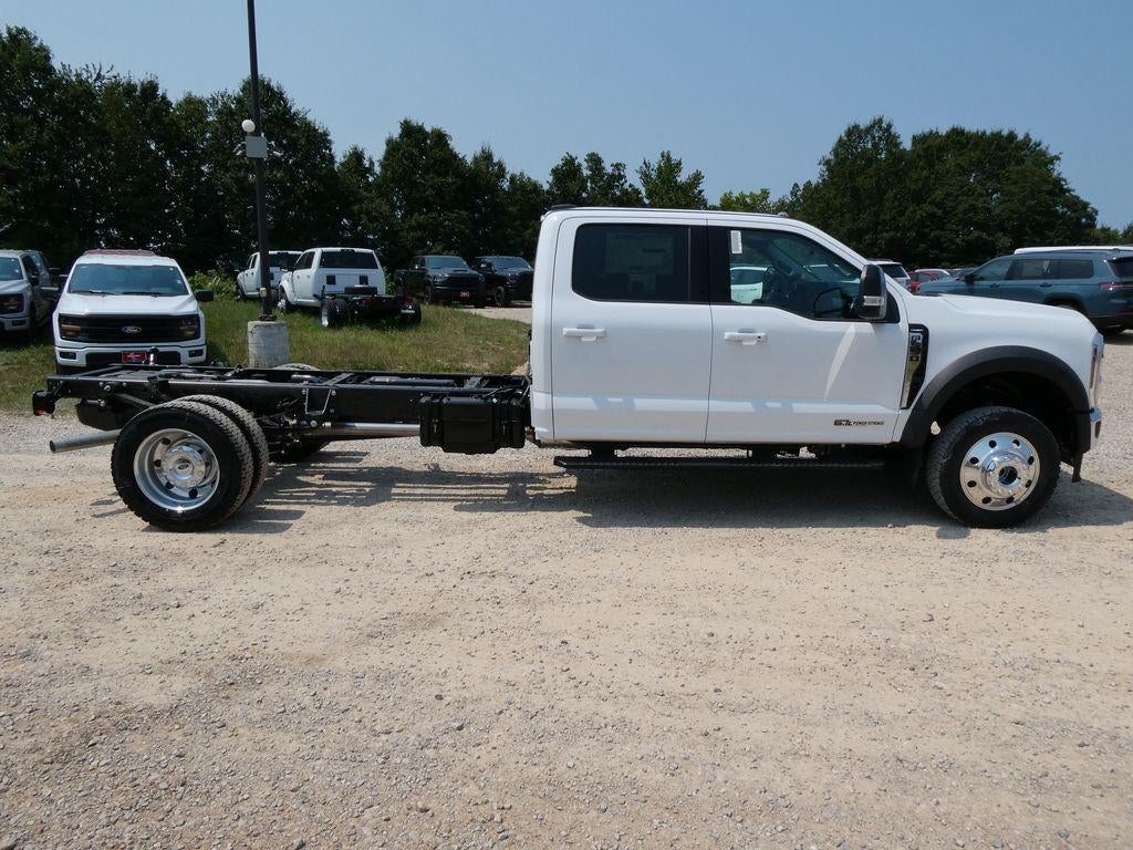 2026 Ford Super Duty F-550 DRW LARIAT 4WD Crew Cab 179" WB 60" CA