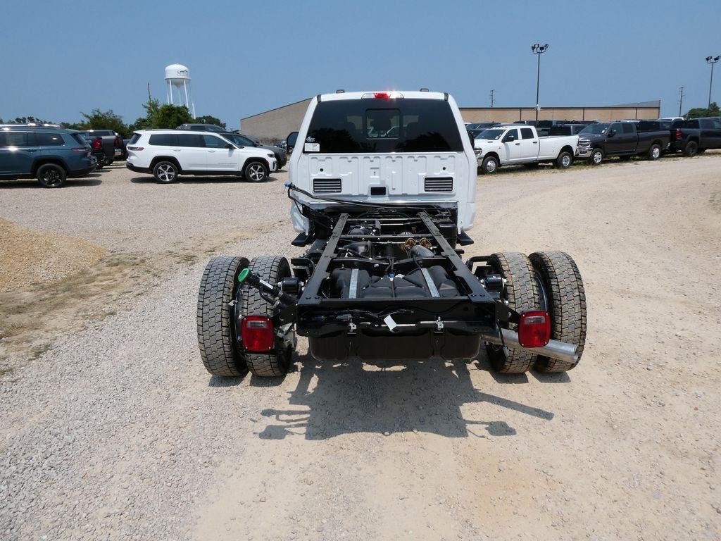 2026 Ford Super Duty F-550 DRW LARIAT 4WD Crew Cab 179" WB 60" CA