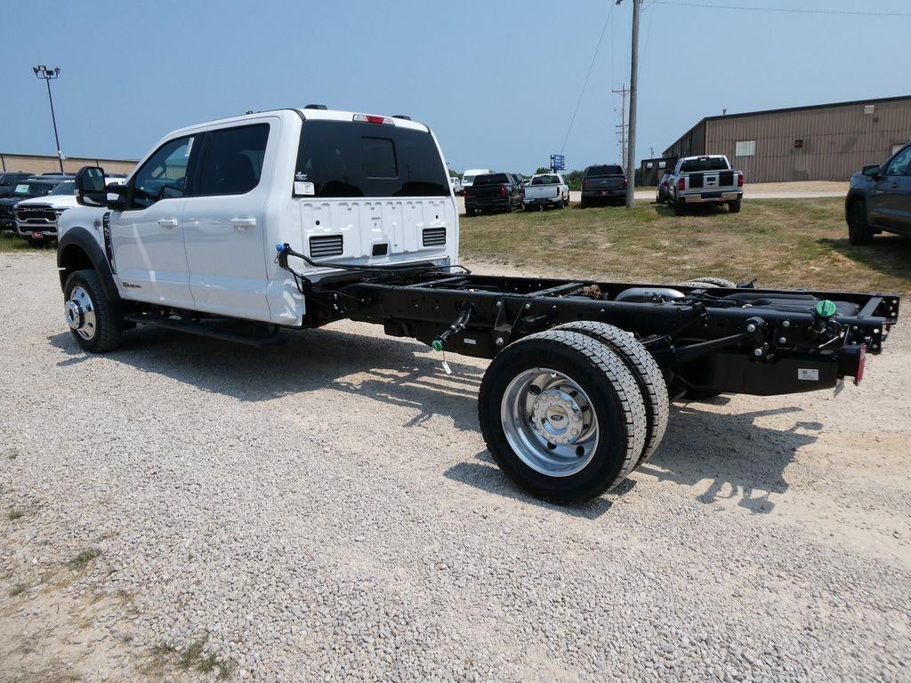 2026 Ford Super Duty F-550 DRW LARIAT 4WD Crew Cab 179" WB 60" CA