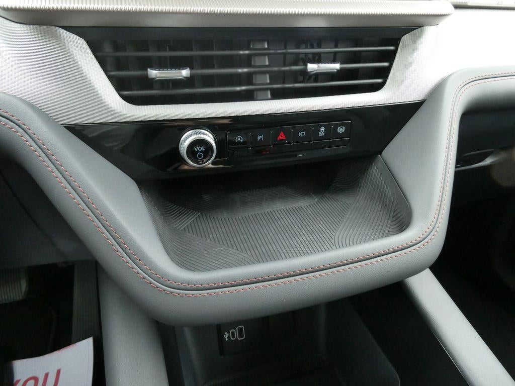 2026 Ford Explorer Active w/100A Pkg 4WD