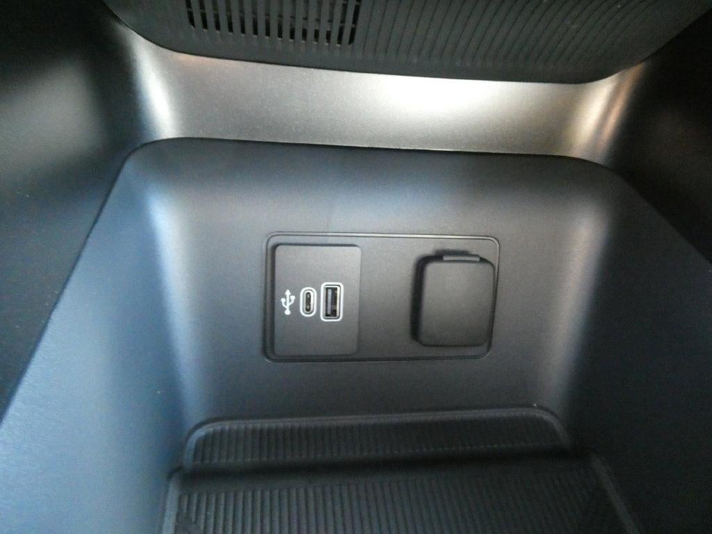2027 Ford Explorer Active w/200A Pkg 4WD