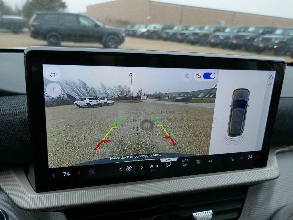 2026 Ford Explorer Active w/100A Pkg 4WD