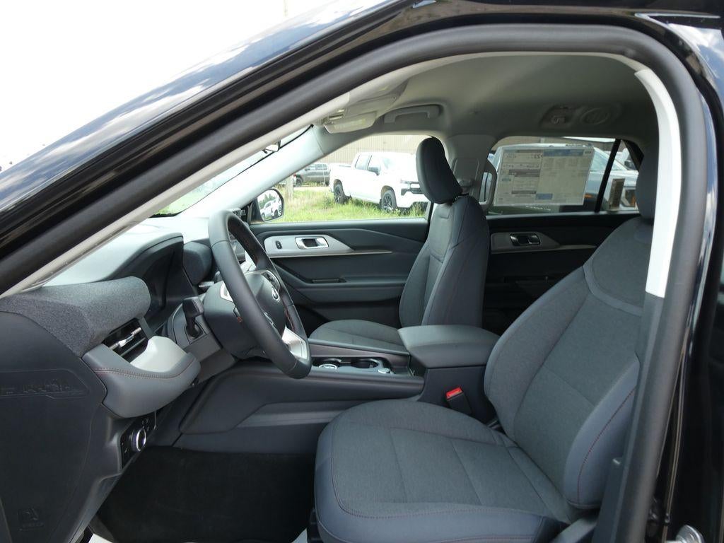 2026 Ford Explorer Active w/100A Pkg 4WD