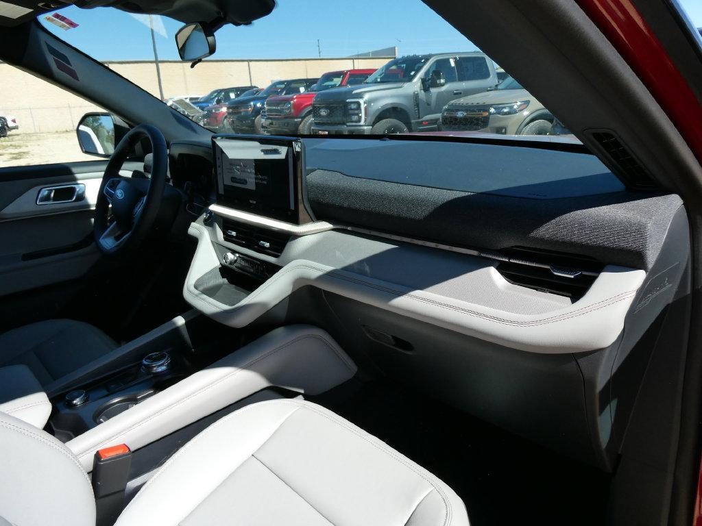 2027 Ford Explorer Active w/200A Pkg 4WD