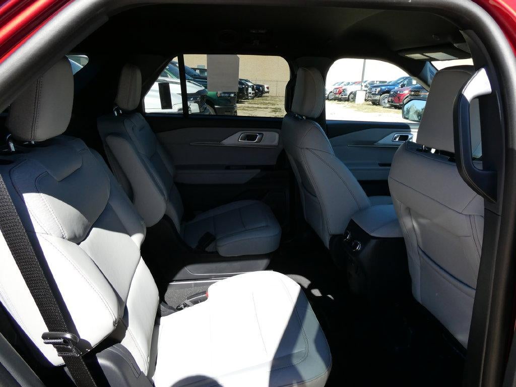 2027 Ford Explorer Active w/200A Pkg 4WD