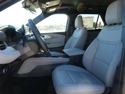 2027 Ford Explorer Active w/200A Pkg 4WD