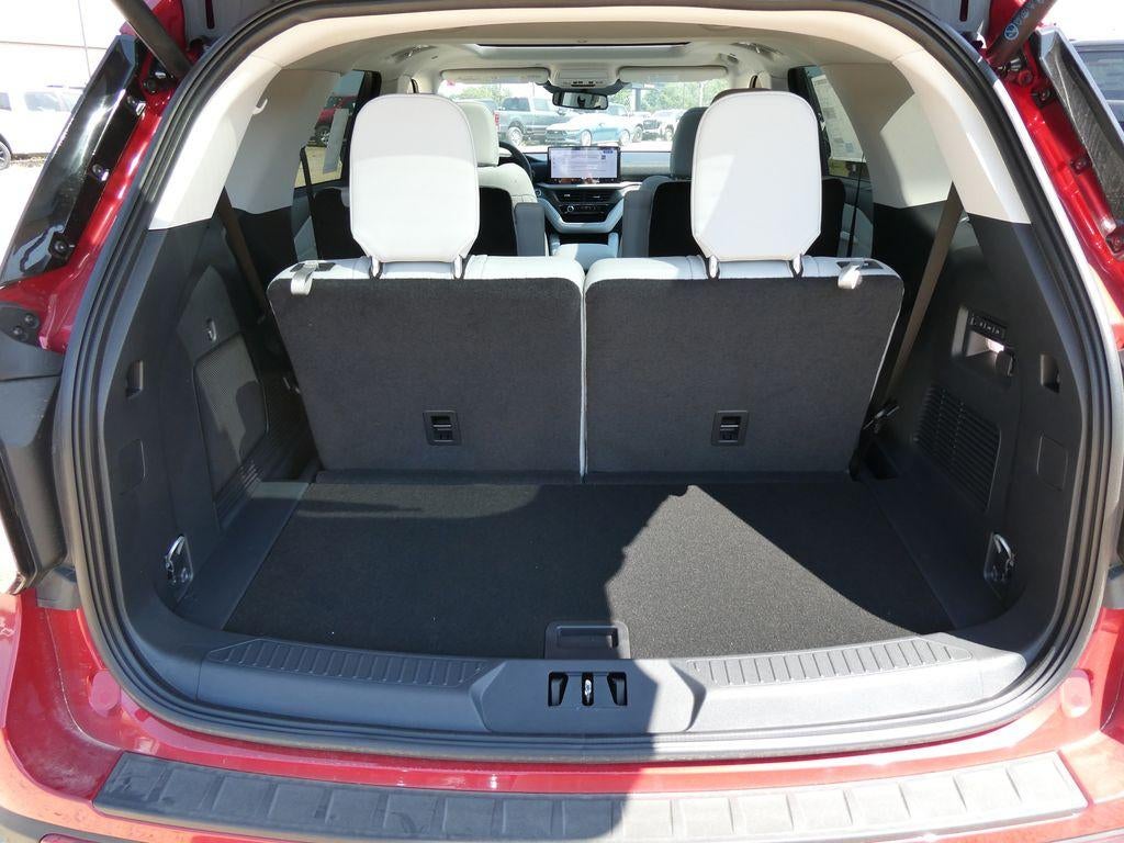 2026 Ford Explorer Platinum 4WD
