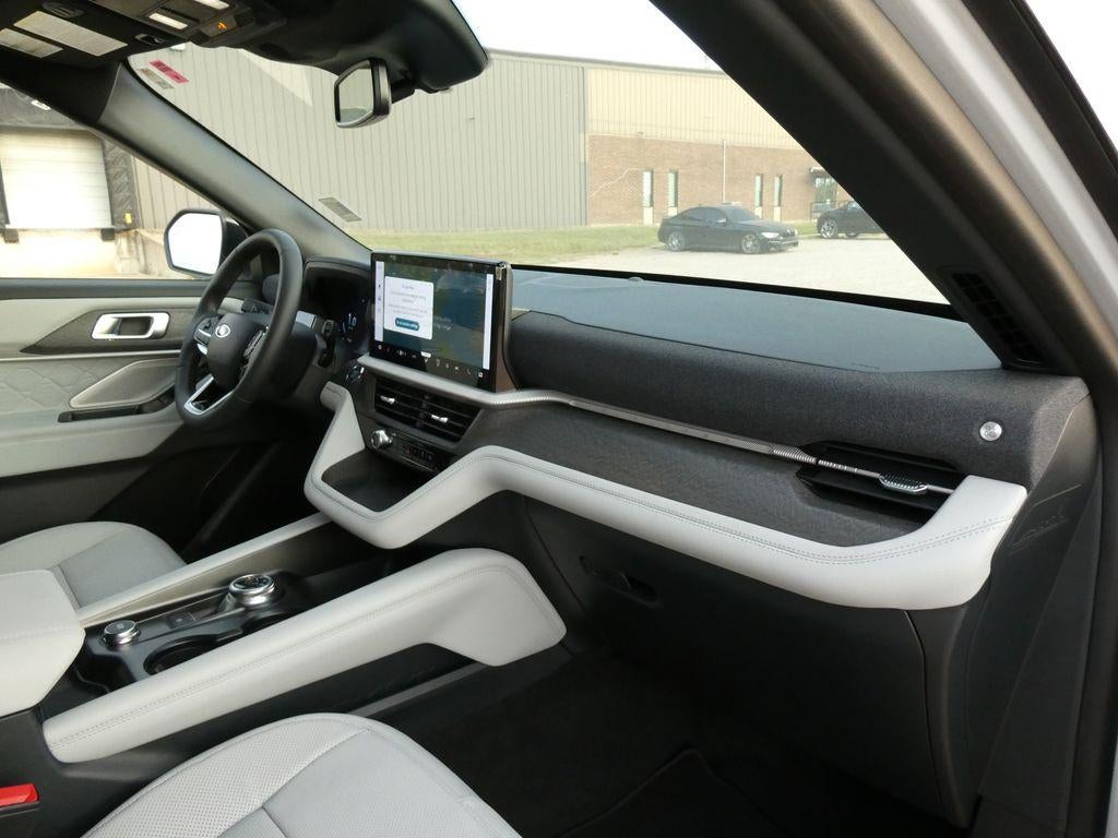 2027 Ford Explorer Platinum 4WD