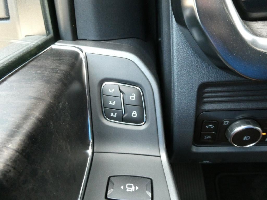 2027 Ford Super Duty F-250 SRW LARIAT 4WD Crew Cab 6.75' Box