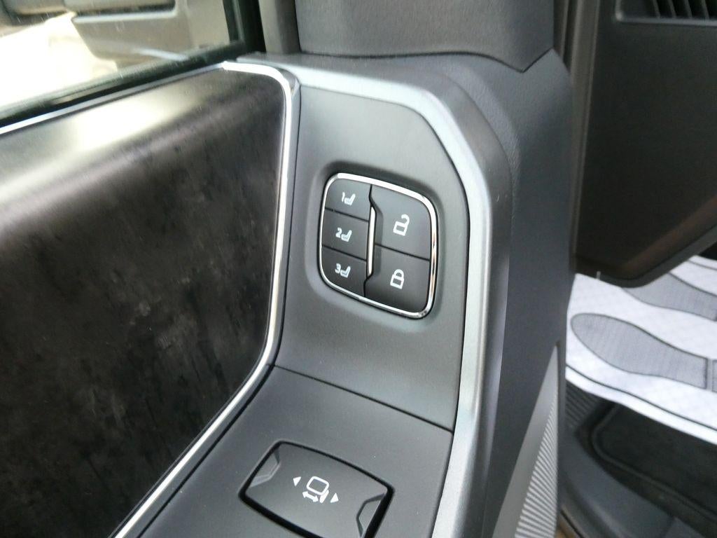 2027 Ford Super Duty F-250 SRW LARIAT 4WD Crew Cab 6.75' Box