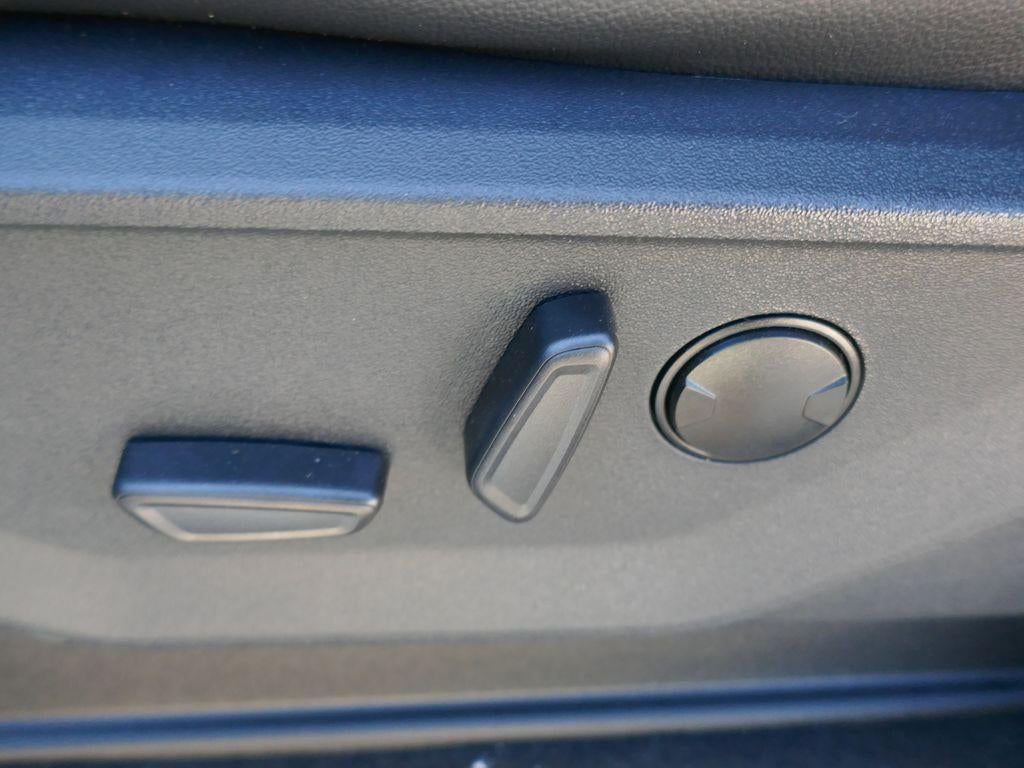 2026 Ford Super Duty F-350 SRW LARIAT 4WD Crew Cab 8' Box