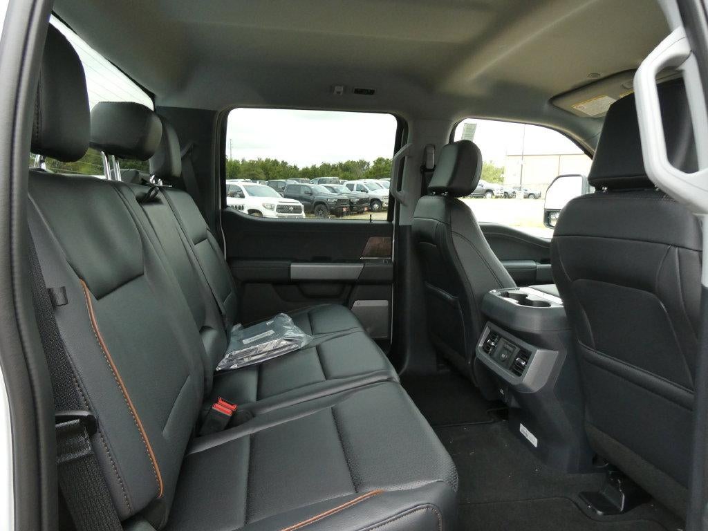 2027 Ford Super Duty F-350 DRW LARIAT 4WD Crew Cab 8' Box