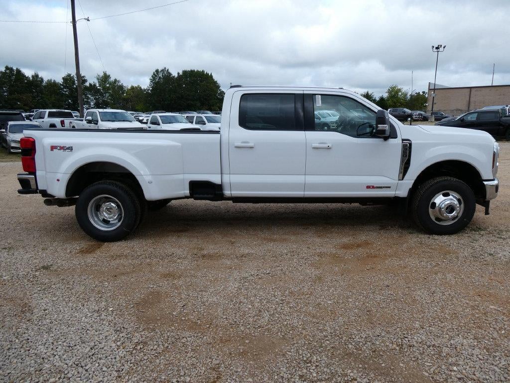 2027 Ford Super Duty F-350 DRW LARIAT 4WD Crew Cab 8' Box
