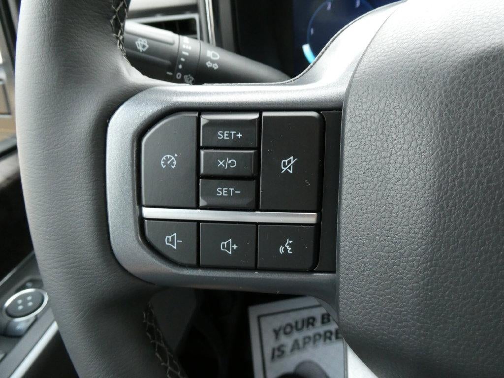 2027 Ford Super Duty F-350 DRW LARIAT 4WD Crew Cab 8' Box
