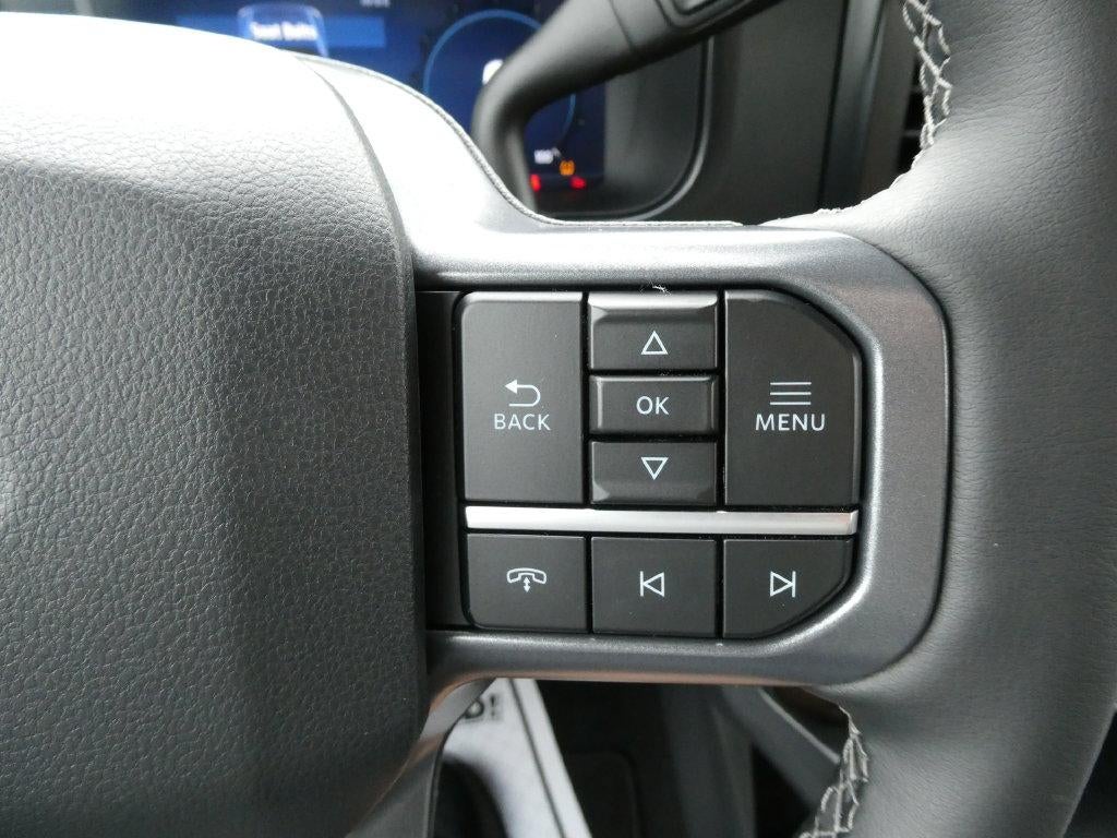2027 Ford Super Duty F-350 DRW LARIAT 4WD Crew Cab 8' Box
