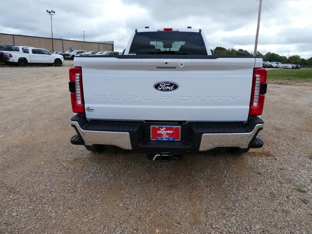 2027 Ford Super Duty F-350 DRW LARIAT 4WD Crew Cab 8' Box