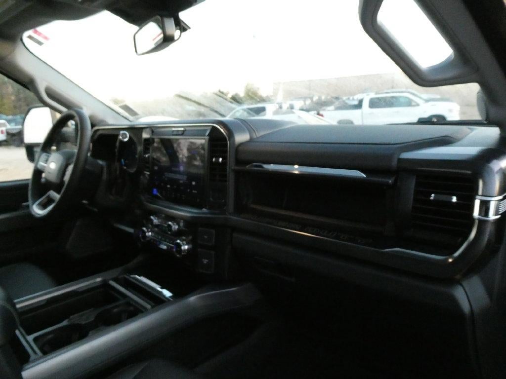 2027 Ford Super Duty F-350 DRW LARIAT 4WD Crew Cab 8' Box