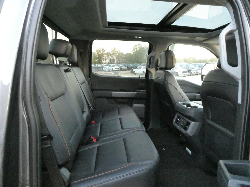2027 Ford Super Duty F-350 DRW LARIAT 4WD Crew Cab 8' Box