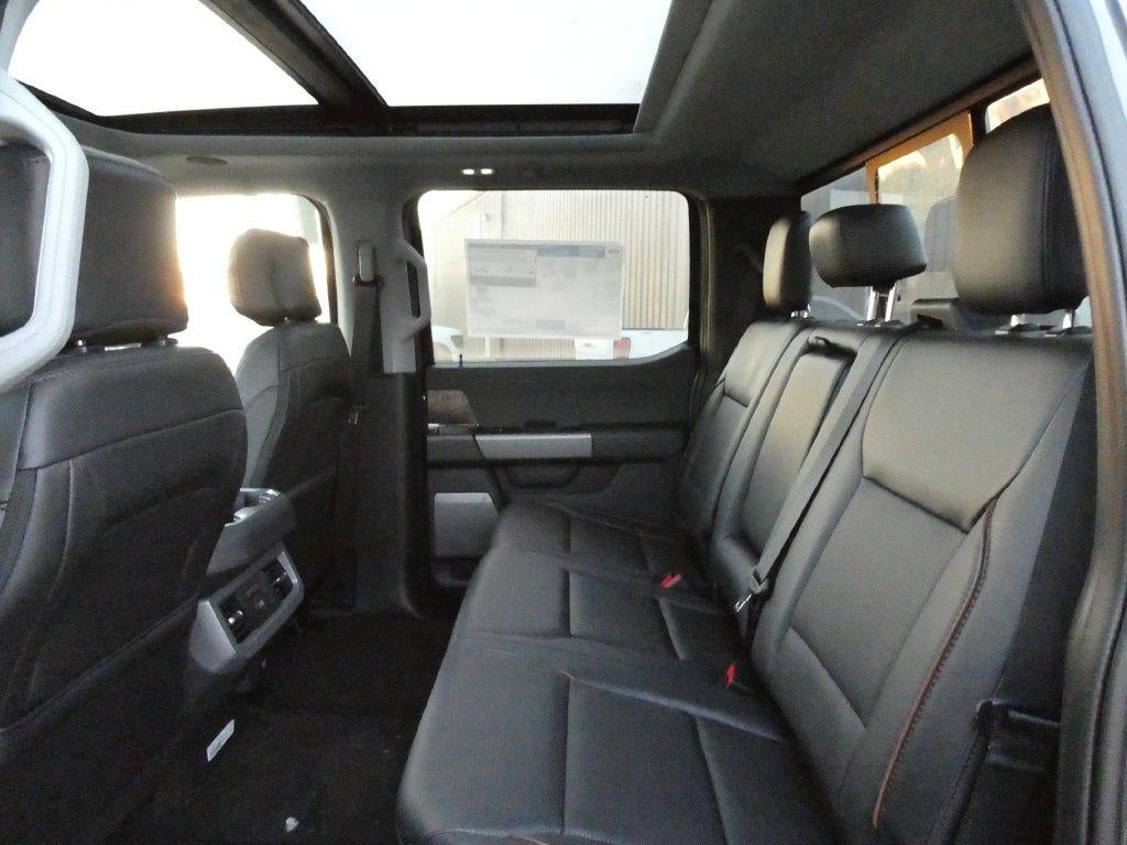 2027 Ford Super Duty F-350 DRW LARIAT 4WD Crew Cab 8' Box