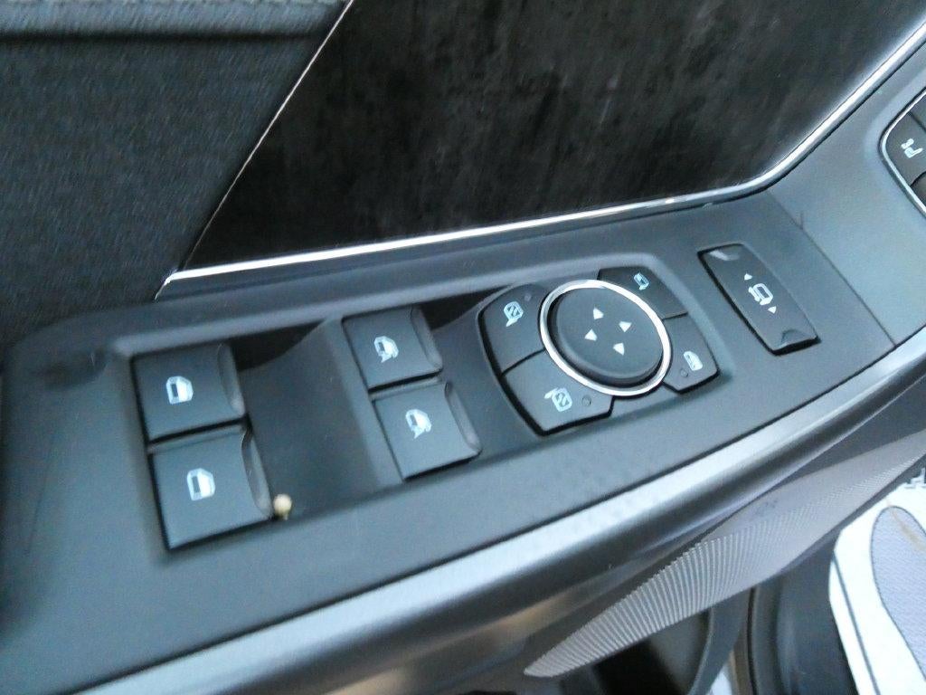 2027 Ford Super Duty F-350 DRW LARIAT 4WD Crew Cab 8' Box