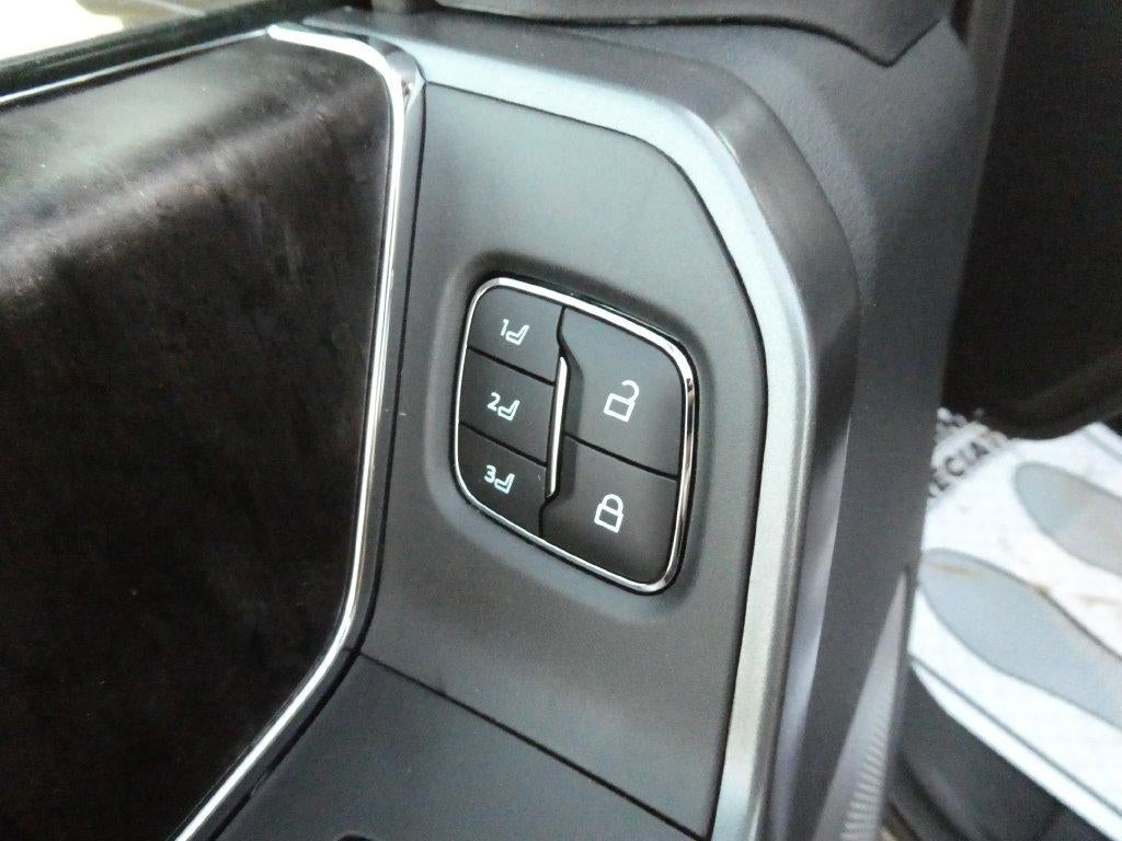 2027 Ford Super Duty F-350 DRW LARIAT 4WD Crew Cab 8' Box