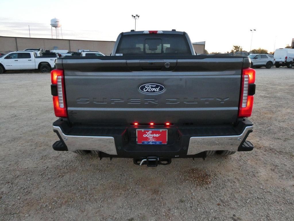 2027 Ford Super Duty F-350 DRW LARIAT 4WD Crew Cab 8' Box