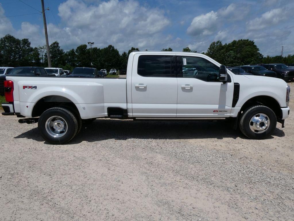 2026 Ford Super Duty F-350 DRW Platinum 4WD Crew Cab 8' Box