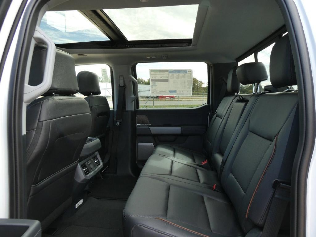 2027 Ford Super Duty F-350 DRW LARIAT 4WD Crew Cab 8' Box