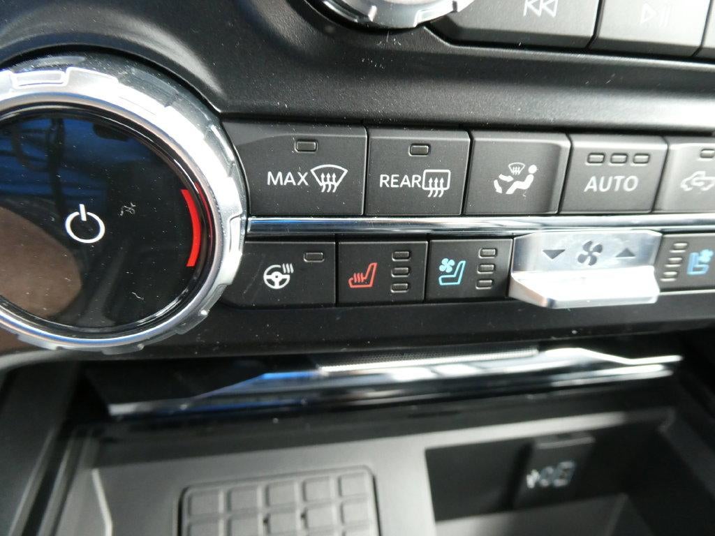 2027 Ford Super Duty F-350 DRW LARIAT 4WD Crew Cab 8' Box