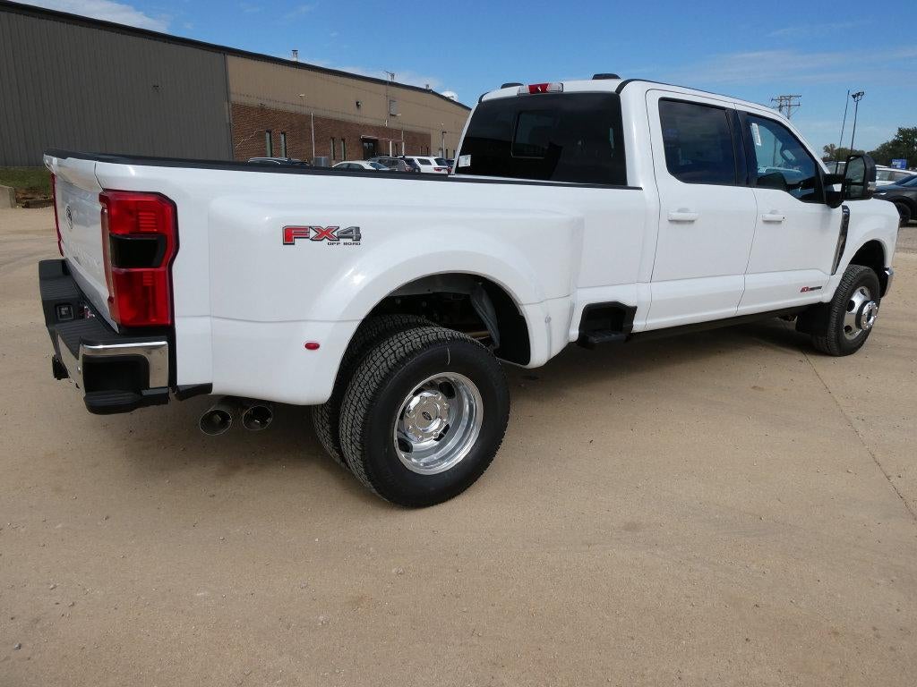 2027 Ford Super Duty F-350 DRW LARIAT 4WD Crew Cab 8' Box