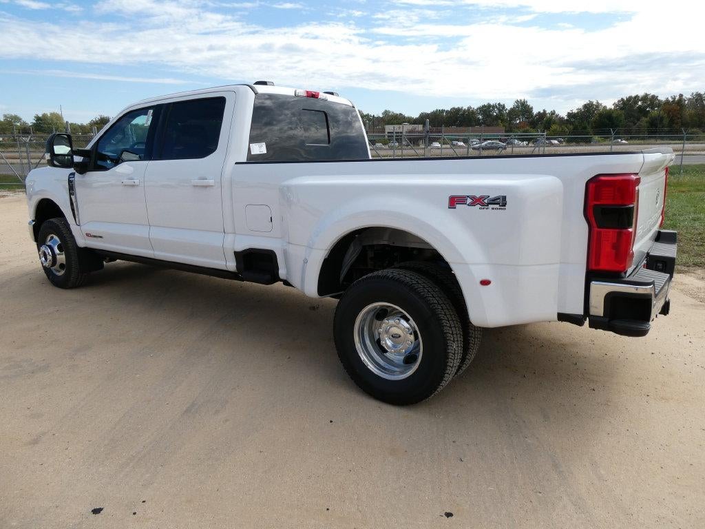 2027 Ford Super Duty F-350 DRW LARIAT 4WD Crew Cab 8' Box