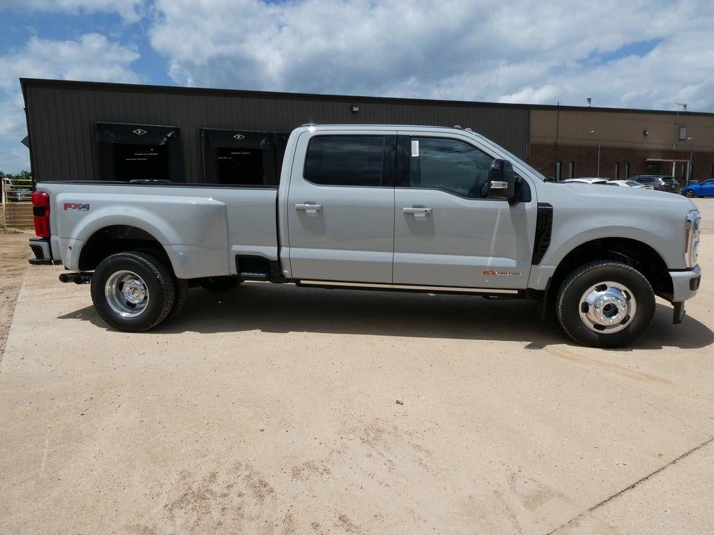 2026 Ford Super Duty F-350 DRW Platinum 4WD Crew Cab 8' Box