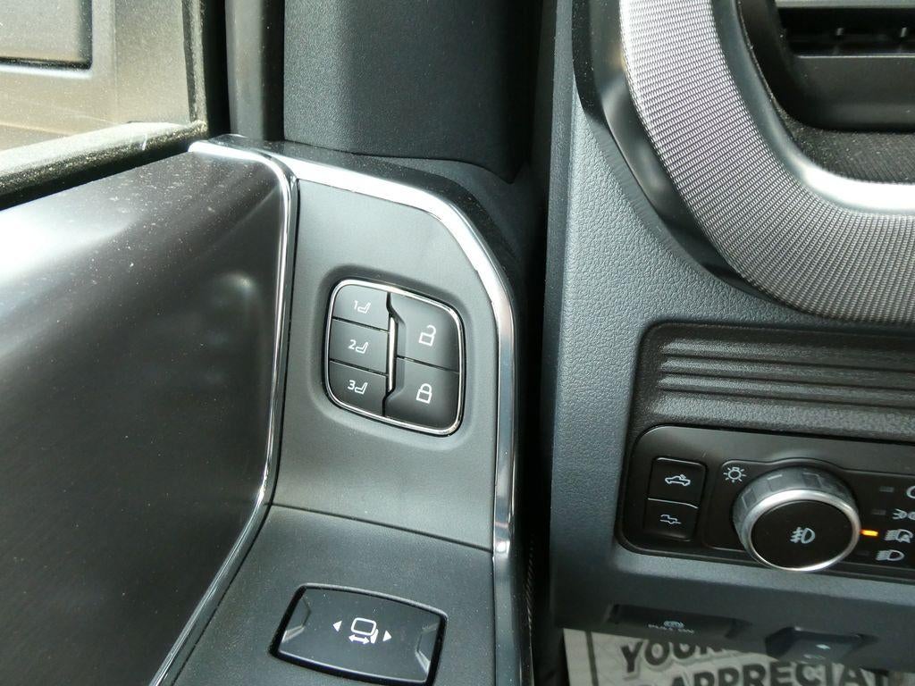 2026 Ford Super Duty F-350 DRW Platinum 4WD Crew Cab 8' Box