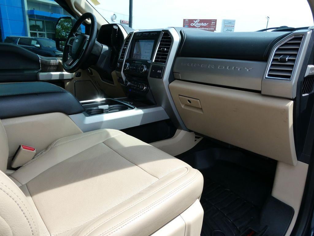 2017 Ford Super Duty F-350 DRW Lariat 4WD Crew Cab 8' Box
