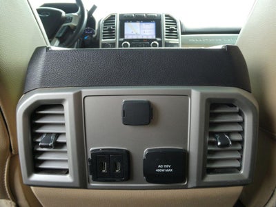 2017 Ford Super Duty F-350 DRW Lariat 4WD Crew Cab 8' Box