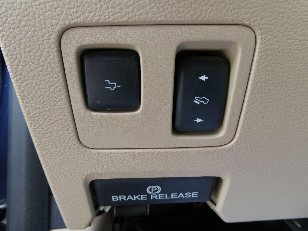 2017 Ford Super Duty F-350 DRW Lariat 4WD Crew Cab 8' Box
