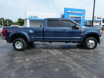 2017 Ford Super Duty F-350 DRW Lariat 4WD Crew Cab 8' Box