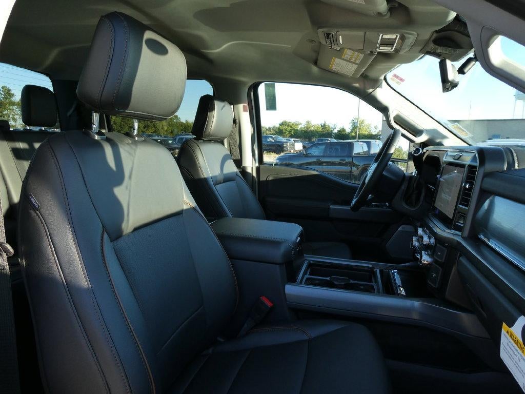 2027 Ford Super Duty F-450 DRW LARIAT 4WD Crew Cab 8' Box