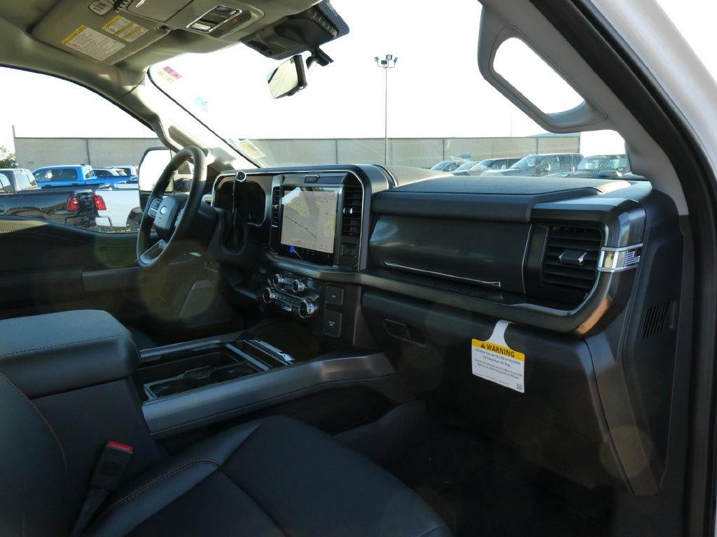 2027 Ford Super Duty F-450 DRW LARIAT 4WD Crew Cab 8' Box