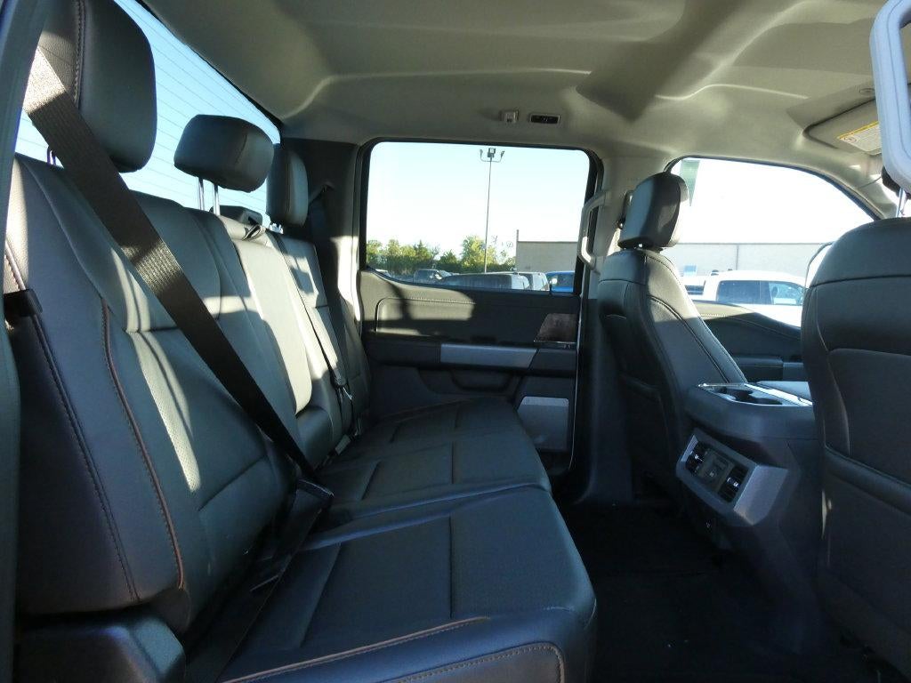 2027 Ford Super Duty F-450 DRW LARIAT 4WD Crew Cab 8' Box