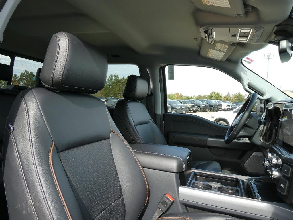 2027 Ford Super Duty F-450 DRW LARIAT 4WD Crew Cab 8' Box